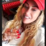 Yeliz Yeşilmen Instagram - Ödül almak için gittiğim Gaziantep’te bir saatlik kısa bakırcılar Çarşısı turu videolarımı kaydırarak izleyebilirsiniz detaylarda gezi sayfamda @cocuklugezginyelo #yelizyeşilmen #gaziantep #travel #çocuklugezginyelo #öneçıkar #keşfet #gezgin #instgram #fy