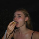 Yelyzaveta Vasylenko Instagram - cigs🔚legs
