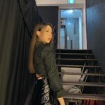 Yeonjung Instagram - 벌써 올해가 지나갔네요 아주 의미있고 감사한 한해였습니다 2023년 더 행복하고 아름답길!🙏 새해 복 많이 받으시고 모두 건강하세요☀️🧡 잘가 2022 ✨