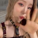 Yeonjung Instagram - 벌써 올해가 지나갔네요 아주 의미있고 감사한 한해였습니다 2023년 더 행복하고 아름답길!🙏 새해 복 많이 받으시고 모두 건강하세요☀️🧡 잘가 2022 ✨