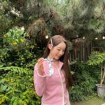 Yeonjung Instagram - 벌써 올해가 지나갔네요 아주 의미있고 감사한 한해였습니다 2023년 더 행복하고 아름답길!🙏 새해 복 많이 받으시고 모두 건강하세요☀️🧡 잘가 2022 ✨