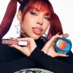 Yeri Mua Instagram – ¡Descubre cómo lucir radiante con la nueva Music Collection de Maybelline! 🎶💄 Con looks inspirados en la música, este tutorial te enseñará a crear looks únicos que reflejen tu estilo y personalidad. ¿Estás listx para deslumbrar con colores y ritmos audaces? ¡Sigue nuestros pasos y crea magia con esta colección que está causando sensación en el mundo de la música! ✨ #MusicCollection #Maybelline #Publicidad