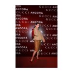Yoh Yoshida Instagram - GUCCIの新クリエイティブ・ディレクターサバト・デ・サルノのデビューコレクション「Gucci Ancora」のお披露目イベントにご招待いただきました。 一夜限りの演出が施された国立競技場の屋内練習場トラックは、遠くからでも分かるほど真っ赤に染まっており、サバトが掲げる「もう一度、ファッションに恋をしよう」というメッセージをひしひしと感じる、愛と情熱に満ちた空間でした。 会場では、ロンドンを拠点に活動するRina Sawayamaさんのパフォーマンスもあり、 モデル、女優、スタイリスト、文化人など、 各方面で活躍される皆様がひとつところに集い、ファッション愛を、思い思いに表現・シェアされていました。 ミケーレからバトンを渡されたサバトが展開する新しい世界を、これからワクワクと楽しみたいと思います。 サバトのコレクションから発想した着物スタイルも、今度やってみようかな👘✨ お久しぶりの皆様にも再会☺️ そして 昼間の撮影ぶりの笑、 りーさちゃん♡ 皆様、見目麗しく、 実に眼福でした✨ @riisa1018naka @rinkokikuchi @elaiza_ikd @mari_natsuki @yuri_tune @_juri_art_ HM:井手真紗子 @masako_ide I went to GUCCI's new creative director Sabato's collection unveiling event! I was intoxicated by the bright red world where I could really feel a passion for fashion, and I decided to be more proactive about fashion this year! @Gucci @sabatods #GucciAncora #GucciSS24