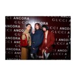 Yoh Yoshida Instagram - GUCCIの新クリエイティブ・ディレクターサバト・デ・サルノのデビューコレクション「Gucci Ancora」のお披露目イベントにご招待いただきました。 一夜限りの演出が施された国立競技場の屋内練習場トラックは、遠くからでも分かるほど真っ赤に染まっており、サバトが掲げる「もう一度、ファッションに恋をしよう」というメッセージをひしひしと感じる、愛と情熱に満ちた空間でした。 会場では、ロンドンを拠点に活動するRina Sawayamaさんのパフォーマンスもあり、 モデル、女優、スタイリスト、文化人など、 各方面で活躍される皆様がひとつところに集い、ファッション愛を、思い思いに表現・シェアされていました。 ミケーレからバトンを渡されたサバトが展開する新しい世界を、これからワクワクと楽しみたいと思います。 サバトのコレクションから発想した着物スタイルも、今度やってみようかな👘✨ お久しぶりの皆様にも再会☺️ そして 昼間の撮影ぶりの笑、 りーさちゃん♡ 皆様、見目麗しく、 実に眼福でした✨ @riisa1018naka @rinkokikuchi @elaiza_ikd @mari_natsuki @yuri_tune @_juri_art_ HM:井手真紗子 @masako_ide I went to GUCCI's new creative director Sabato's collection unveiling event! I was intoxicated by the bright red world where I could really feel a passion for fashion, and I decided to be more proactive about fashion this year! @Gucci @sabatods #GucciAncora #GucciSS24