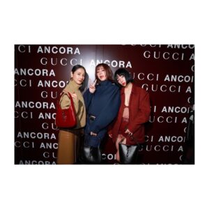 Yoh Yoshida Instagram - GUCCIの新クリエイティブ・ディレクターサバト・デ・サルノのデビューコレクション「Gucci Ancora」のお披露目イベントにご招待いただきました。

一夜限りの演出が施された国立競技場の屋内練習場トラックは、遠くからでも分かるほど真っ赤に染まっており、サバトが掲げる「もう一度、ファッションに恋をしよう」というメッセージをひしひしと感じる、愛と情熱に満ちた空間でした。

会場では、ロンドンを拠点に活動するRina Sawayamaさんのパフォーマンスもあり、
モデル、女優、スタイリスト、文化人など、
各方面で活躍される皆様がひとつところに集い、ファッション愛を、思い思いに表現・シェアされていました。

ミケーレからバトンを渡されたサバトが展開する新しい世界を、これからワクワクと楽しみたいと思います。

サバトのコレクションから発想した着物スタイルも、今度やってみようかな👘✨

お久しぶりの皆様にも再会☺️

そして
昼間の撮影ぶりの笑、
りーさちゃん♡

皆様、見目麗しく、
実に眼福でした✨

@riisa1018naka 
@rinkokikuchi 
@elaiza_ikd 
@mari_natsuki 
@yuri_tune 
@_juri_art_ 

HM:井手真紗子 @masako_ide 

I went to GUCCI's new creative director Sabato's collection unveiling event!  I was intoxicated by the bright red world where I could really feel a passion for fashion, and I decided to be more proactive about fashion this year!

@Gucci
@sabatods 
#GucciAncora
#GucciSS24