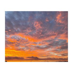 Yoh Yoshida Instagram - おはようございます。
ルノワールみたいな朝焼け。
ほんの、一瞬。

Good morning. A sunrise that looks like Renoir painted it.

#今日も良い一日を