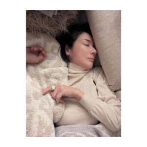 Yoh Yoshida Instagram - プロみたいな写真を撮る
友達のカメラセンスたるや。

My friend always takes professional photos.

#不適切見たあと
#寝落ちしただけの写真
#ソファーで爆寝