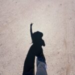 Yolanthe Cabau Instagram - “In the desert’s realm, shadows play the role of silent storytellers, revealing tales of resilience.” 🌵🏜️✨
