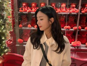 Yoon Bo-mi Thumbnail - 284.1K Likes - Most Liked Instagram Photos