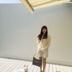 Yoon Seung-ah Instagram – #광고
사랑하는 🩵
루이까또즈의  새로운 모노그램 라인 “르퐁 컬렉션“ 그리고 틴틴이와 함께 했어요. 프렌치 감성 한스푼 ~ 틴틴이의 귀여움 한스푼~🩵
#LOUISQUATORZE #루이까또즈