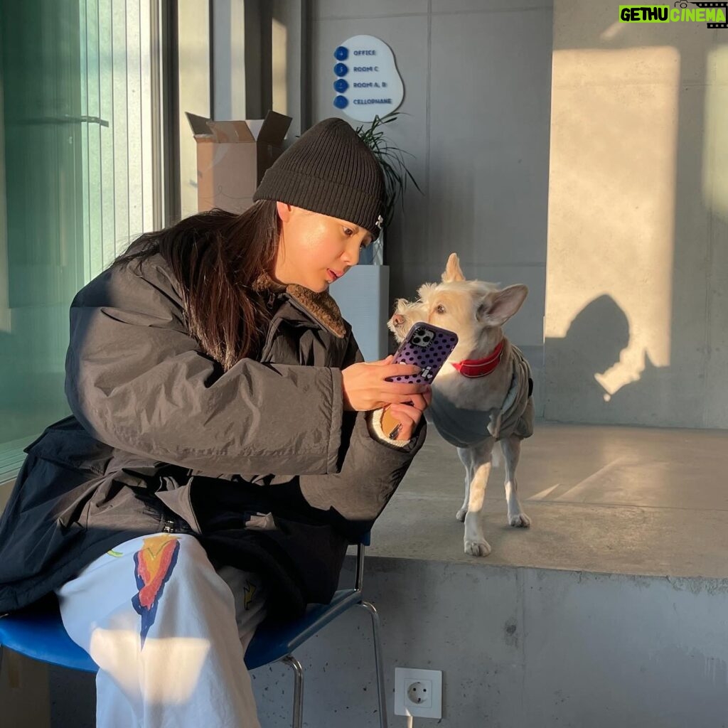 Yoon Seung-ah Instagram - 늘 편안하고 행복한 공간 그리고 우리들🩵