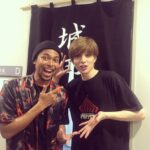 Yu Shirota Instagram - お客様シリーズ③ ちなみに今更ですが、大分時差があります。笑 ネス!遂にこの男もミュージカルの世界へ!!10代の頃から共に切磋琢磨して今がある、とても感慨深い仲。と勝手に思っている笑 “ピーターパン”楽しみや!! 藤田俊太郎さん!そんなネスの初ミュージカル”ピーターパン”を演出されるお方。いつも色々観に来て下さって有難い限り。”ジャージーボーイズ”が拝見出来なかったのがすんごく悔しい.. 近々必ずご一緒しましょうぞ!! 秋人!!舞台で大活躍中のうちの期待の若手!と思ったらもう28歳だった!笑 若いね!紀伊国屋でやった”光より前に”はめちゃ泣かされたなぁ。いつか一緒にやろうね! 恒松ちゃん!!一昨年の”源氏物語”でご一緒したんだけど、実はめちゃミュージカル好きということを最近知った笑 そんな彼女が遂にデビューする”ドンジュアン”とっても楽しみ☺︎ 笠井さん!もしかしたら今まで出た作品全部観てくれてるんじゃないかってくらい、いつもありがとうございます!!毎回素敵な言葉で感想をお話して下さり、本当に嬉しい限りです!! 五大さん!!ファントムでご一緒した時のオーベロン役がたまらなく好きで、日替わりのメイクが毎日の公演の楽しみの一つでした。会えばいつでもめちゃめちゃ元気もらえるHappyな方!谷内雪さんと来て下さいました! そして姉のマリア!全部で4回も観に来てくれる姉バカ?って言うのかな?笑 彼Mariaの渾身の「ブラボー!!」が毎回ステージまで飛んできてほっこりします笑 この日は仲良しの五十鈴ココちゃん、當間里美さんと来てくれました☺︎ #ピピン #NESMITH さん #藤田俊太郎 さん #宮崎秋人 さん #恒松祐里 さん #笠井信輔 さん #五大輝一 さん #谷内雪 さん #maria #五十鈴ココ さん #當間里美 さん #お客様シリーズ