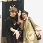 Yu Shirota Instagram - お客様シリーズ⑨ チーム”エリザベート” 芳雄トート様＆育ルキーニさん! 偶然?にも同じ回を観に来てくれました!! 実は、芳雄くんとはまだミュージカルでは1度も”共演”出来たことないのです。一緒にやりたいなぁ「本当にすっごく面白かった!!」とミュージカル界のプリンスからお墨付きをいただきました☺︎ 余談ですが、この日は堂本光一さんも一緒に観劇して下さいました! 小学生の頃から「Kinki kids」の大ファンのわたくしは、それはもう感謝感激でした!! . 育は「羨ましい」というフレーズを含んだ感想をくれました。自分の中では、同じ役者からもらう最高の褒め言葉です。そして、7/3に発売する育のニューアルバム「MIRROR BALL’19!!」あの名曲をデュエットさせてもらってます!!こちらも聴いてねー!! . 成河ルキーニ!! めちゃくちゃ深い所まで潜って観てくれて、感想もいかにも演劇を心から愛している成河くんらしい、完全に的を射た、恐らくアメリカ人じゃないと感じないような所をしっかりと汲み取っていて、流石の一言。ダイアンもビックリすると思う。そして大絶賛してくれて、めちゃんこ嬉しかった☺︎ . 瀬奈ザベート様!蘭ザベート様！夜クマさん!えりちゃん！ 瀬名さんとは2010年の”エリザベート”で出来上がっているカンパニーの中、数少ない新参者として参加し、さまざまな感情を共有し合った仲。懐かしや、、瀬名さんおコムさんのお二人が、僕の初めてのエリザベート様。宝塚時代、いつもする側だった姫様抱っこ。初めてされる側になった時、とても照れていらしたのが印象的。笑 . 蘭ちゃん!15.16年のエリザを共に戦い抜いた大切な仲間。 毎度だけど、トートって化け物を作るためには、エリザベート様のお力が必要。時に正反対な、時に鏡合わせのような、いびつで繊細な関係性は、観れば観るほどハマっていくよね(誰目線やねん) . 偶然にも昼クマさん、えりちゃんは”ブロードウェイと銃弾”もご一緒でした!そこでもしっかり絡みがあったお2人。すでに懐かしやぁ、、クマさんの「リブステーキ」とえりちゃんの「売れてねぇのかよ!」が大好き。(わかるかな？笑) . しゅがー！エリザのフランツ役で、深さ豊かさを兼ね備えた声で、華々しくデビューした同級生。今やミュージカルの代名詞”レミゼラブル”で主役ジャンバルジャンを演じる男に。あだ名はプーさん笑 この人も本当に面白い。そして声帯オタク。(これめちゃんこ褒めてる)残りの公演も頑張ってね☺︎ この日は我らがルドルフ、たいがも来てくれました☺︎更なる成長を遂げたと噂に聞いているので、観るのがとっても楽しみ!! . 安倍ちゃん!エリザの革命家の1人。そして自ら”劇団ぼるぼっちょ”を立ち上げ、精力的にミュージカルを製作しているカッコいい仲間!!残念ながらタイミング合わずまだ一度も観に行けていないけど、必ずや行くからねー!! . 千夏ちゃん! 15.16年のエリザでご一緒しました☺︎ プリンシパルがダブル、トリプルキャストな中、100回を超える公演を見事にこなしていて、あたしゃアンサンブルの皆様には頭が上がりません笑皆様の支えがあって、成り立っています。 (役付きでシングルの方々もいらっしゃいますが)またご一緒しませう! . りこ! もまた、この作品を支える素晴らしいアンサンブルの1人!そして同級生!物語冒頭の小さな子供役と、精神病院のシーンのギャップが半端じゃないこと。一人で何役も演じるアンサンブル様は本当に大変です。 ちなみに本名は”もとこ”です笑 . 真瀬! なんか苗字で呼ぶと距離感あるよね、、でももはや”まなせ”があだ名みたいなものなの。ごめんなさいね(誰に対しての謝罪やねん) 彼女の精神病棟のシーンでの”フェイクエリザベート”は素晴らしいわよ!(今年もやってるよね？)本当エリザ観に行くの楽しみや☺︎ . けんちゃーん!! まぁなんて可愛いこと。天使のような少年ルドルフでした。いつまで経っても”可愛い”が続いてるの凄いよね笑 お兄ちゃんの清史郎も”天地人”で共演してから、ずっと成長を見続けてるけど、憲史郎の成長も本当に楽しみ☺︎ . そして!!その日本一チケットが取れないミュージカル”エリザベート”の演出を手掛けていらっしゃる小池先生!! このお方の、作品に対する情熱、そして”魅せる美学”に対するこだわりとセンスは、もう素晴らしいの一言です。 ミュージカルの世界において、今日の僕があるのは、小池先生がチャンスを下さったおかげです。トート、ロミオと立て続けに、素晴らしい演目の役柄を演じられたのは、小池先生のおかげでございます。 (城田トートが好きだって人は、 小池先生に心から感謝しましょう笑) いつか、またトートに挑戦できる日が来ますように、、 お忙しい中ご観劇ありがとうございました!! . #ピピン #井上芳雄 さん #堂本光一 さん #山崎育三郎 さん #成河 さん #瀬奈じゅん さん #蘭乃はな さん #朝隈濯朗 さん #福田えり さん #佐藤隆紀 さん #京本大我 さん #安倍康律 さん #安岡千夏 さん #真瀬はるか さん #折井理子 さん #加藤憲史郎 さん #小池修一郎 さん #お客様シリーズ