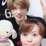 Yu Shirota Instagram - お客様シリーズ⑨ チーム”エリザベート” 芳雄トート様＆育ルキーニさん! 偶然?にも同じ回を観に来てくれました!! 実は、芳雄くんとはまだミュージカルでは1度も”共演”出来たことないのです。一緒にやりたいなぁ「本当にすっごく面白かった!!」とミュージカル界のプリンスからお墨付きをいただきました☺︎ 余談ですが、この日は堂本光一さんも一緒に観劇して下さいました! 小学生の頃から「Kinki kids」の大ファンのわたくしは、それはもう感謝感激でした!! . 育は「羨ましい」というフレーズを含んだ感想をくれました。自分の中では、同じ役者からもらう最高の褒め言葉です。そして、7/3に発売する育のニューアルバム「MIRROR BALL’19!!」あの名曲をデュエットさせてもらってます!!こちらも聴いてねー!! . 成河ルキーニ!! めちゃくちゃ深い所まで潜って観てくれて、感想もいかにも演劇を心から愛している成河くんらしい、完全に的を射た、恐らくアメリカ人じゃないと感じないような所をしっかりと汲み取っていて、流石の一言。ダイアンもビックリすると思う。そして大絶賛してくれて、めちゃんこ嬉しかった☺︎ . 瀬奈ザベート様!蘭ザベート様！夜クマさん!えりちゃん！ 瀬名さんとは2010年の”エリザベート”で出来上がっているカンパニーの中、数少ない新参者として参加し、さまざまな感情を共有し合った仲。懐かしや、、瀬名さんおコムさんのお二人が、僕の初めてのエリザベート様。宝塚時代、いつもする側だった姫様抱っこ。初めてされる側になった時、とても照れていらしたのが印象的。笑 . 蘭ちゃん!15.16年のエリザを共に戦い抜いた大切な仲間。 毎度だけど、トートって化け物を作るためには、エリザベート様のお力が必要。時に正反対な、時に鏡合わせのような、いびつで繊細な関係性は、観れば観るほどハマっていくよね(誰目線やねん) . 偶然にも昼クマさん、えりちゃんは”ブロードウェイと銃弾”もご一緒でした!そこでもしっかり絡みがあったお2人。すでに懐かしやぁ、、クマさんの「リブステーキ」とえりちゃんの「売れてねぇのかよ!」が大好き。(わかるかな？笑) . しゅがー！エリザのフランツ役で、深さ豊かさを兼ね備えた声で、華々しくデビューした同級生。今やミュージカルの代名詞”レミゼラブル”で主役ジャンバルジャンを演じる男に。あだ名はプーさん笑 この人も本当に面白い。そして声帯オタク。(これめちゃんこ褒めてる)残りの公演も頑張ってね☺︎ この日は我らがルドルフ、たいがも来てくれました☺︎更なる成長を遂げたと噂に聞いているので、観るのがとっても楽しみ!! . 安倍ちゃん!エリザの革命家の1人。そして自ら”劇団ぼるぼっちょ”を立ち上げ、精力的にミュージカルを製作しているカッコいい仲間!!残念ながらタイミング合わずまだ一度も観に行けていないけど、必ずや行くからねー!! . 千夏ちゃん! 15.16年のエリザでご一緒しました☺︎ プリンシパルがダブル、トリプルキャストな中、100回を超える公演を見事にこなしていて、あたしゃアンサンブルの皆様には頭が上がりません笑皆様の支えがあって、成り立っています。 (役付きでシングルの方々もいらっしゃいますが)またご一緒しませう! . りこ! もまた、この作品を支える素晴らしいアンサンブルの1人!そして同級生!物語冒頭の小さな子供役と、精神病院のシーンのギャップが半端じゃないこと。一人で何役も演じるアンサンブル様は本当に大変です。 ちなみに本名は”もとこ”です笑 . 真瀬! なんか苗字で呼ぶと距離感あるよね、、でももはや”まなせ”があだ名みたいなものなの。ごめんなさいね(誰に対しての謝罪やねん) 彼女の精神病棟のシーンでの”フェイクエリザベート”は素晴らしいわよ!(今年もやってるよね？)本当エリザ観に行くの楽しみや☺︎ . けんちゃーん!! まぁなんて可愛いこと。天使のような少年ルドルフでした。いつまで経っても”可愛い”が続いてるの凄いよね笑 お兄ちゃんの清史郎も”天地人”で共演してから、ずっと成長を見続けてるけど、憲史郎の成長も本当に楽しみ☺︎ . そして!!その日本一チケットが取れないミュージカル”エリザベート”の演出を手掛けていらっしゃる小池先生!! このお方の、作品に対する情熱、そして”魅せる美学”に対するこだわりとセンスは、もう素晴らしいの一言です。 ミュージカルの世界において、今日の僕があるのは、小池先生がチャンスを下さったおかげです。トート、ロミオと立て続けに、素晴らしい演目の役柄を演じられたのは、小池先生のおかげでございます。 (城田トートが好きだって人は、 小池先生に心から感謝しましょう笑) いつか、またトートに挑戦できる日が来ますように、、 お忙しい中ご観劇ありがとうございました!! . #ピピン #井上芳雄 さん #堂本光一 さん #山崎育三郎 さん #成河 さん #瀬奈じゅん さん #蘭乃はな さん #朝隈濯朗 さん #福田えり さん #佐藤隆紀 さん #京本大我 さん #安倍康律 さん #安岡千夏 さん #真瀬はるか さん #折井理子 さん #加藤憲史郎 さん #小池修一郎 さん #お客様シリーズ