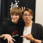 Yu Shirota Instagram - お客様シリーズ⑧ 隆太くん!! 忘れられない、最も濃い最高の時間を過ごしたドラマ”ROOKIES”の恩師。本当に熱くて、優しくて、川藤先生そのものでした☺︎当時28歳だったなんて考えられない、、実は幕間、ハプニングで顔を合わせてしまい、驚きと同時に、めっちゃくちゃ嬉しくて一気にテンションmaxまで上がりました🕺笑 . 浅野さん!! 同じく“ROOKIES”でどんどん熱血になっていく教頭先生役。ベンチからメンバーを見守る教頭の熱い目、最高に好きでした!!舞台もいつも拝見しているけど、お芝居に圧倒されます。大好きな大先輩。 . ここからはチーム”ロミオ＆ジュリエット” . 和樹!!10代の頃は完全なるライバル。そこを経て、今は時に共に、時にバラバラに戦う仲間。”テニスの王子様”に続きロジュリでも敵対する役を経て(ティボルト役でダブルでもありました)いよいよ“ファントム” 初めて戦友の演出をさせてもらいます。地獄の日々の始まりかもしれないけど、最高に素敵な、加藤和樹にしか出来ないエリックを共に作ろうぞ!!笑 . かっきー!! 共にロミオ役として戦った戦友。何よりの印象は”悟空の身体を持つ男”笑 すんごくバランスの良いカッコいい身体に、当時めっちゃ憧れた笑 そしてストイックな姿勢は、いつ観ても素晴らしい。来年は”スクールオブロック”羨ましいぃぃ!!!! 観に行きます☺︎ . みつくん!! すんごく久しぶりにお会いできた!愛しのマーキューシオ!!と、同時にティボルトを演じた日は”憎っくきマーキューシオ”でした笑 同じオーブで再会出来るのは本当に嬉しい。みつくんのマブの女王カッコ良かったなぁ☺︎ またやろうね!! . ゆうすけ もうね、この人のダンスはヤバイ。本当に凄い!!その表現力を持って演じた”死”は見る度に進化して、もはや”神”レベル笑 毎回観劇に行っては、この”死”に泣かされている。(語彙力なさ過ぎて伝わらない) また僕のためにダンスメインのお仕事もやって下さい!!笑 . そして、愛しのジュリエット!莉奈! 初演では、うぶな透明感の塊のジュリエットを、再演では、更に、芯のある強さとしなやかさを兼ね備えたジュリエットを演じた莉奈。僕のロミジュリ愛に匹敵する(この愛の強さ、自分でも怖いくらい)愛を持った人。またゆっくり語ろうぜい!! . キャピュレットのティボルトの女の1人(?)まゆころちん!!稽古場では毎日同じネタで笑ってたけど、ちょっとここには書けないかな笑 この日も玉置さんちの成実ちゃんに同じことを弄られていましたとさ笑 またやろうねー☺︎ . 成実!仕事は一緒にした事はないけど、昔からの仲。”キンキーブーツ”も最高だったぜ!!最近ミュージカルで活躍していてとても嬉しい!いつか共演したいね☺︎ . クイズ!! 文字通りクイズのスペシャリスト!!キーワードを出せば、あっという間に次から次へと面白いクイズを出題してくれる天才!!その才能と頭の回転の速さは”人狼”でも発揮され、僕の周りの”人狼スペシャリスト”達の中でもTOPのプレイヤー!!(Gaigoは別物。笑) そのうち一緒に面白いことをやる予定☺︎ . アンミカ様御一行!! “人狼”といえば、アンミカさん、有村昆さん等を中心とした人狼会!!まだ数回しか参加出来てないけど、初心者でも楽しめる、とっても気さくで、気楽な会!本当に笑いが絶えない人狼。素敵。自分のホームの人狼は、基本マジ喧嘩かってくらい白熱した戦いが続いて、初心者の方がくると圧倒されてしまいます笑(基本みんなゲームに真剣なのです。負けず嫌いの集まりなのです) 皆様ご観劇どうもありがとうございました!! . . #ピピン #佐藤隆太 さん #浅野和之 さん #加藤和樹 さん #柿澤勇人 さん #MITSUAKI さん #大貫勇輔 さん #フランク莉奈 さん #河本麻祐子 さん #玉置成実 さん #アンミカ さん #セオドールミラー さん #滝川クリステル さん #エミレターナ さん #遠藤美和 さん #お客様シリーズ