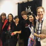 Yu Shirota Instagram - お客様シリーズ⑧ 隆太くん!! 忘れられない、最も濃い最高の時間を過ごしたドラマ”ROOKIES”の恩師。本当に熱くて、優しくて、川藤先生そのものでした☺︎当時28歳だったなんて考えられない、、実は幕間、ハプニングで顔を合わせてしまい、驚きと同時に、めっちゃくちゃ嬉しくて一気にテンションmaxまで上がりました🕺笑 . 浅野さん!! 同じく“ROOKIES”でどんどん熱血になっていく教頭先生役。ベンチからメンバーを見守る教頭の熱い目、最高に好きでした!!舞台もいつも拝見しているけど、お芝居に圧倒されます。大好きな大先輩。 . ここからはチーム”ロミオ＆ジュリエット” . 和樹!!10代の頃は完全なるライバル。そこを経て、今は時に共に、時にバラバラに戦う仲間。”テニスの王子様”に続きロジュリでも敵対する役を経て(ティボルト役でダブルでもありました)いよいよ“ファントム” 初めて戦友の演出をさせてもらいます。地獄の日々の始まりかもしれないけど、最高に素敵な、加藤和樹にしか出来ないエリックを共に作ろうぞ!!笑 . かっきー!! 共にロミオ役として戦った戦友。何よりの印象は”悟空の身体を持つ男”笑 すんごくバランスの良いカッコいい身体に、当時めっちゃ憧れた笑 そしてストイックな姿勢は、いつ観ても素晴らしい。来年は”スクールオブロック”羨ましいぃぃ!!!! 観に行きます☺︎ . みつくん!! すんごく久しぶりにお会いできた!愛しのマーキューシオ!!と、同時にティボルトを演じた日は”憎っくきマーキューシオ”でした笑 同じオーブで再会出来るのは本当に嬉しい。みつくんのマブの女王カッコ良かったなぁ☺︎ またやろうね!! . ゆうすけ もうね、この人のダンスはヤバイ。本当に凄い!!その表現力を持って演じた”死”は見る度に進化して、もはや”神”レベル笑 毎回観劇に行っては、この”死”に泣かされている。(語彙力なさ過ぎて伝わらない) また僕のためにダンスメインのお仕事もやって下さい!!笑 . そして、愛しのジュリエット!莉奈! 初演では、うぶな透明感の塊のジュリエットを、再演では、更に、芯のある強さとしなやかさを兼ね備えたジュリエットを演じた莉奈。僕のロミジュリ愛に匹敵する(この愛の強さ、自分でも怖いくらい)愛を持った人。またゆっくり語ろうぜい!! . キャピュレットのティボルトの女の1人(?)まゆころちん!!稽古場では毎日同じネタで笑ってたけど、ちょっとここには書けないかな笑 この日も玉置さんちの成実ちゃんに同じことを弄られていましたとさ笑 またやろうねー☺︎ . 成実!仕事は一緒にした事はないけど、昔からの仲。”キンキーブーツ”も最高だったぜ!!最近ミュージカルで活躍していてとても嬉しい!いつか共演したいね☺︎ . クイズ!! 文字通りクイズのスペシャリスト!!キーワードを出せば、あっという間に次から次へと面白いクイズを出題してくれる天才!!その才能と頭の回転の速さは”人狼”でも発揮され、僕の周りの”人狼スペシャリスト”達の中でもTOPのプレイヤー!!(Gaigoは別物。笑) そのうち一緒に面白いことをやる予定☺︎ . アンミカ様御一行!! “人狼”といえば、アンミカさん、有村昆さん等を中心とした人狼会!!まだ数回しか参加出来てないけど、初心者でも楽しめる、とっても気さくで、気楽な会!本当に笑いが絶えない人狼。素敵。自分のホームの人狼は、基本マジ喧嘩かってくらい白熱した戦いが続いて、初心者の方がくると圧倒されてしまいます笑(基本みんなゲームに真剣なのです。負けず嫌いの集まりなのです) 皆様ご観劇どうもありがとうございました!! . . #ピピン #佐藤隆太 さん #浅野和之 さん #加藤和樹 さん #柿澤勇人 さん #MITSUAKI さん #大貫勇輔 さん #フランク莉奈 さん #河本麻祐子 さん #玉置成実 さん #アンミカ さん #セオドールミラー さん #滝川クリステル さん #エミレターナ さん #遠藤美和 さん #お客様シリーズ