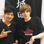 Yu Shirota Instagram - お客様シリーズ④ 時系列も順番もめちゃくちゃですが、、、 . Team ワタナベエンターテインメント!! . 加治＆瀬戸！ この2人の組み合わせ、とっても好きなの。”ブロ銃”の時も観劇の回被ってたなぁ。こう見えて、この2人同い年です笑 2人ともめちゃくちゃ興奮して楽屋に来てくれて、本当に嬉しかった☺︎3人のLINEもテンション高くて笑ったなぁ笑 2人ともありがとう!! . . 打って変わって和田のおじさんは、すごーく冷静に感想を話してくれた。 「ピピン は優そのまんまだね」と言われたのだけど、これ褒められてるってことでいいのかな？笑 そしてBaby心からおめでとう☺︎楽しみぃ!!!! . . マルちゃん!!30周年コンサートでは、素敵な空間を共有させていただきました☺︎いつも愛に溢れたマルちゃんに会うと、心が和みます。労ってくれてありがとう。 . . 中尾!”文学処女”でちょろっとしかご一緒してないけど、最近大活躍でおじさんは嬉しいです笑”あなたの番です”長丁場頑張ってね! . . 淳ちゃん。めちゃんこ忙しい中観に来てくれて本当に嬉しかった。オシャンな服着てるねって褒めたら「社長にパジャマって言われました」って笑 きゃわたん☺︎ 大切な大切な弟です。 . . ゆうき!ひっさびに会ったけど、安定のテンションで嬉しかった笑 最近全然話せてないからまた落ち着いらたゆっくり飯でもいきまひょ☺︎ . . 劇団Patchの近藤頌利くん は舞台を中心に活躍中。今何人くらいいるんだろう？とりあえずIMYのライバルだな笑 . . 初めましての見上愛ちゃん。まだ19歳のフレッシュな若手。どんなお芝居するのかとても気になる。これから夢に向かって頑張って下さいまし!! . . 三津谷亮くん。昔から知ってるけど、ちゃんと絡んだことないなぁ、、今度ゆっくり話しましょ☺︎ . . そしてヒデさん!!シューイチ”でも”ピピン “を取り上げていただき、本当にありがとうございます!!いつも優しく温かいお人柄に感謝です。こうして先輩方から褒めていただくと、めちゃくちゃモチベーション上がります!! . #ピピン #中山秀征 さん #マルシア さん #和田正人 さん #加治将樹 さん #瀬戸康史 さん #山田裕貴 さん #三津谷亮 さん #志尊淳 さん #中尾暢樹 さん #近藤頌利 さん #見上愛 さん #お客様シリーズ #素敵な先輩後輩