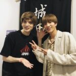Yu Shirota Instagram - お客様シリーズ④ 時系列も順番もめちゃくちゃですが、、、 . Team ワタナベエンターテインメント!! . 加治＆瀬戸！ この2人の組み合わせ、とっても好きなの。”ブロ銃”の時も観劇の回被ってたなぁ。こう見えて、この2人同い年です笑 2人ともめちゃくちゃ興奮して楽屋に来てくれて、本当に嬉しかった☺︎3人のLINEもテンション高くて笑ったなぁ笑 2人ともありがとう!! . . 打って変わって和田のおじさんは、すごーく冷静に感想を話してくれた。 「ピピン は優そのまんまだね」と言われたのだけど、これ褒められてるってことでいいのかな？笑 そしてBaby心からおめでとう☺︎楽しみぃ!!!! . . マルちゃん!!30周年コンサートでは、素敵な空間を共有させていただきました☺︎いつも愛に溢れたマルちゃんに会うと、心が和みます。労ってくれてありがとう。 . . 中尾!”文学処女”でちょろっとしかご一緒してないけど、最近大活躍でおじさんは嬉しいです笑”あなたの番です”長丁場頑張ってね! . . 淳ちゃん。めちゃんこ忙しい中観に来てくれて本当に嬉しかった。オシャンな服着てるねって褒めたら「社長にパジャマって言われました」って笑 きゃわたん☺︎ 大切な大切な弟です。 . . ゆうき!ひっさびに会ったけど、安定のテンションで嬉しかった笑 最近全然話せてないからまた落ち着いらたゆっくり飯でもいきまひょ☺︎ . . 劇団Patchの近藤頌利くん は舞台を中心に活躍中。今何人くらいいるんだろう？とりあえずIMYのライバルだな笑 . . 初めましての見上愛ちゃん。まだ19歳のフレッシュな若手。どんなお芝居するのかとても気になる。これから夢に向かって頑張って下さいまし!! . . 三津谷亮くん。昔から知ってるけど、ちゃんと絡んだことないなぁ、、今度ゆっくり話しましょ☺︎ . . そしてヒデさん!!シューイチ”でも”ピピン “を取り上げていただき、本当にありがとうございます!!いつも優しく温かいお人柄に感謝です。こうして先輩方から褒めていただくと、めちゃくちゃモチベーション上がります!! . #ピピン #中山秀征 さん #マルシア さん #和田正人 さん #加治将樹 さん #瀬戸康史 さん #山田裕貴 さん #三津谷亮 さん #志尊淳 さん #中尾暢樹 さん #近藤頌利 さん #見上愛 さん #お客様シリーズ #素敵な先輩後輩