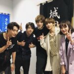 Yu Shirota Instagram - お客様シリーズ④ 時系列も順番もめちゃくちゃですが、、、 . Team ワタナベエンターテインメント!! . 加治＆瀬戸！ この2人の組み合わせ、とっても好きなの。”ブロ銃”の時も観劇の回被ってたなぁ。こう見えて、この2人同い年です笑 2人ともめちゃくちゃ興奮して楽屋に来てくれて、本当に嬉しかった☺︎3人のLINEもテンション高くて笑ったなぁ笑 2人ともありがとう!! . . 打って変わって和田のおじさんは、すごーく冷静に感想を話してくれた。 「ピピン は優そのまんまだね」と言われたのだけど、これ褒められてるってことでいいのかな？笑 そしてBaby心からおめでとう☺︎楽しみぃ!!!! . . マルちゃん!!30周年コンサートでは、素敵な空間を共有させていただきました☺︎いつも愛に溢れたマルちゃんに会うと、心が和みます。労ってくれてありがとう。 . . 中尾!”文学処女”でちょろっとしかご一緒してないけど、最近大活躍でおじさんは嬉しいです笑”あなたの番です”長丁場頑張ってね! . . 淳ちゃん。めちゃんこ忙しい中観に来てくれて本当に嬉しかった。オシャンな服着てるねって褒めたら「社長にパジャマって言われました」って笑 きゃわたん☺︎ 大切な大切な弟です。 . . ゆうき!ひっさびに会ったけど、安定のテンションで嬉しかった笑 最近全然話せてないからまた落ち着いらたゆっくり飯でもいきまひょ☺︎ . . 劇団Patchの近藤頌利くん は舞台を中心に活躍中。今何人くらいいるんだろう？とりあえずIMYのライバルだな笑 . . 初めましての見上愛ちゃん。まだ19歳のフレッシュな若手。どんなお芝居するのかとても気になる。これから夢に向かって頑張って下さいまし!! . . 三津谷亮くん。昔から知ってるけど、ちゃんと絡んだことないなぁ、、今度ゆっくり話しましょ☺︎ . . そしてヒデさん!!シューイチ”でも”ピピン “を取り上げていただき、本当にありがとうございます!!いつも優しく温かいお人柄に感謝です。こうして先輩方から褒めていただくと、めちゃくちゃモチベーション上がります!! . #ピピン #中山秀征 さん #マルシア さん #和田正人 さん #加治将樹 さん #瀬戸康史 さん #山田裕貴 さん #三津谷亮 さん #志尊淳 さん #中尾暢樹 さん #近藤頌利 さん #見上愛 さん #お客様シリーズ #素敵な先輩後輩