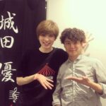 Yu Shirota Instagram - お客様シリーズ③ ちなみに今更ですが、大分時差があります。笑 ネス!遂にこの男もミュージカルの世界へ!!10代の頃から共に切磋琢磨して今がある、とても感慨深い仲。と勝手に思っている笑 “ピーターパン”楽しみや!! 藤田俊太郎さん!そんなネスの初ミュージカル”ピーターパン”を演出されるお方。いつも色々観に来て下さって有難い限り。”ジャージーボーイズ”が拝見出来なかったのがすんごく悔しい.. 近々必ずご一緒しましょうぞ!! 秋人!!舞台で大活躍中のうちの期待の若手!と思ったらもう28歳だった!笑 若いね!紀伊国屋でやった”光より前に”はめちゃ泣かされたなぁ。いつか一緒にやろうね! 恒松ちゃん!!一昨年の”源氏物語”でご一緒したんだけど、実はめちゃミュージカル好きということを最近知った笑 そんな彼女が遂にデビューする”ドンジュアン”とっても楽しみ☺︎ 笠井さん!もしかしたら今まで出た作品全部観てくれてるんじゃないかってくらい、いつもありがとうございます!!毎回素敵な言葉で感想をお話して下さり、本当に嬉しい限りです!! 五大さん!!ファントムでご一緒した時のオーベロン役がたまらなく好きで、日替わりのメイクが毎日の公演の楽しみの一つでした。会えばいつでもめちゃめちゃ元気もらえるHappyな方!谷内雪さんと来て下さいました! そして姉のマリア!全部で4回も観に来てくれる姉バカ?って言うのかな?笑 彼Mariaの渾身の「ブラボー!!」が毎回ステージまで飛んできてほっこりします笑 この日は仲良しの五十鈴ココちゃん、當間里美さんと来てくれました☺︎ #ピピン #NESMITH さん #藤田俊太郎 さん #宮崎秋人 さん #恒松祐里 さん #笠井信輔 さん #五大輝一 さん #谷内雪 さん #maria #五十鈴ココ さん #當間里美 さん #お客様シリーズ