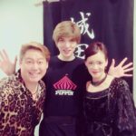 Yu Shirota Instagram - お客様シリーズ③ ちなみに今更ですが、大分時差があります。笑 ネス!遂にこの男もミュージカルの世界へ!!10代の頃から共に切磋琢磨して今がある、とても感慨深い仲。と勝手に思っている笑 “ピーターパン”楽しみや!! 藤田俊太郎さん!そんなネスの初ミュージカル”ピーターパン”を演出されるお方。いつも色々観に来て下さって有難い限り。”ジャージーボーイズ”が拝見出来なかったのがすんごく悔しい.. 近々必ずご一緒しましょうぞ!! 秋人!!舞台で大活躍中のうちの期待の若手!と思ったらもう28歳だった!笑 若いね!紀伊国屋でやった”光より前に”はめちゃ泣かされたなぁ。いつか一緒にやろうね! 恒松ちゃん!!一昨年の”源氏物語”でご一緒したんだけど、実はめちゃミュージカル好きということを最近知った笑 そんな彼女が遂にデビューする”ドンジュアン”とっても楽しみ☺︎ 笠井さん!もしかしたら今まで出た作品全部観てくれてるんじゃないかってくらい、いつもありがとうございます!!毎回素敵な言葉で感想をお話して下さり、本当に嬉しい限りです!! 五大さん!!ファントムでご一緒した時のオーベロン役がたまらなく好きで、日替わりのメイクが毎日の公演の楽しみの一つでした。会えばいつでもめちゃめちゃ元気もらえるHappyな方!谷内雪さんと来て下さいました! そして姉のマリア!全部で4回も観に来てくれる姉バカ?って言うのかな?笑 彼Mariaの渾身の「ブラボー!!」が毎回ステージまで飛んできてほっこりします笑 この日は仲良しの五十鈴ココちゃん、當間里美さんと来てくれました☺︎ #ピピン #NESMITH さん #藤田俊太郎 さん #宮崎秋人 さん #恒松祐里 さん #笠井信輔 さん #五大輝一 さん #谷内雪 さん #maria #五十鈴ココ さん #當間里美 さん #お客様シリーズ