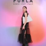 Yu Yamada Instagram – @furla の新作バッグ
“FURLA NUVOLA(フルラ ヌヴォラ)”の
ローンチイベントが行われた
FURLA銀座店へ!!

軽いのに荷物が沢山入るのは
普段から荷物が多い私にとっては
最高です♡♡♡♡♡

ホーボーバッグ
クロスボディバッグなど
色んな種類があるので
用途によって使い分けもできそう！

#FURLANUVOLA
#FURLAGINZA
#PR