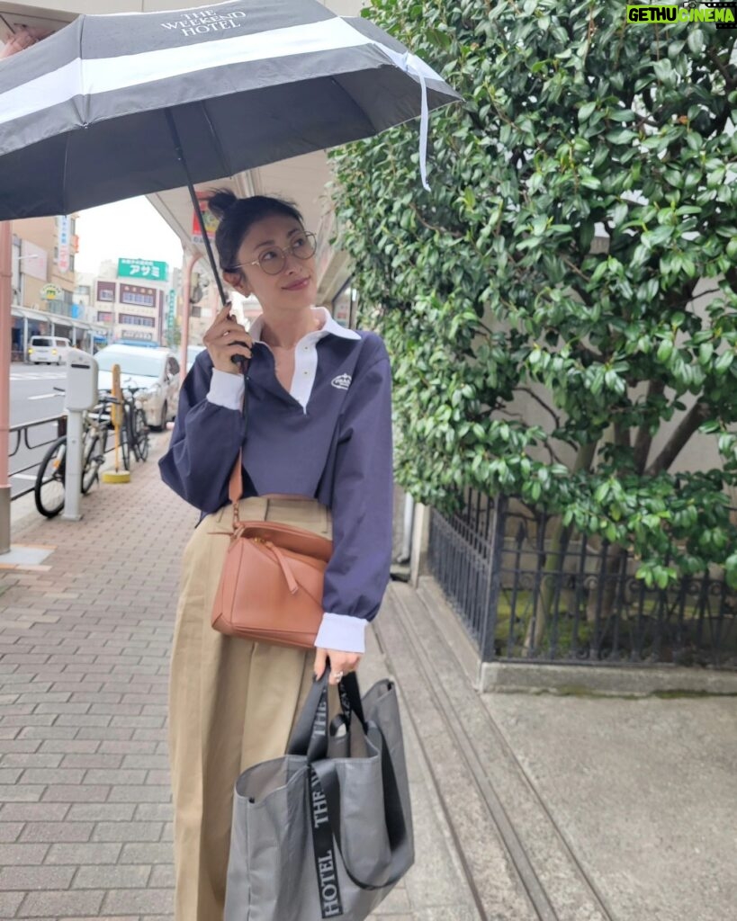 Yu Yamada Instagram - 食器を探しに合羽橋まで‼ 可愛いお皿やお茶碗に出会えたので 料理をするのが楽しみです♡♡ 急に暑くなったので 体調に気をつけて GWを楽しんでくださーい！ 最近は日傘で日焼け対策はじめました☂️ #tops #pants @prada #sunglasses @owndays_jp #shoes @maisonmargiela #bag @loewe #bag #foldingparasol #raincoat @the_weekend_hotel