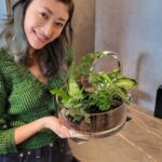 Yu Yamada Instagram – 有言実行で植え替え動画撮影しました(笑)

観葉植物の種類は
ペペロミア
ディフェンバキア
シマトネリコ
アスプレニウム

今度は何にしようかな〜
みなさんのオススメはありますか？

#緑色で被ったTOPSは
@ganni

#色んなTOPSに合わせやすいデニムは
@levis

#ちなみに植え替え先の容器はプラスチック
#割れにくいから安心♡
@the_weekend_hotel
