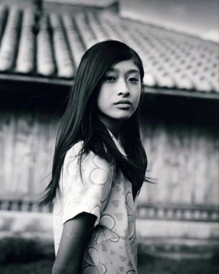 Yu Yamada Instagram - 篠山紀信さん。 12歳の時 『少女たちのオキナワ』という写真集で紀信さんに写真を撮っていただいた時の写真。 緊張してた私達を自然に和ませながら、芯はキリッとした素敵な写真を撮ってくれました。 何十年も前ですが、今でも鮮明に覚えているあの雰囲気。 その後も会えば会うほど可愛らしい人柄で愛される方なんだと実感していました。 また、写真を撮って欲しかった。会いたかったです。 ありがとうございました！ 心よりご冥福をお祈りします。