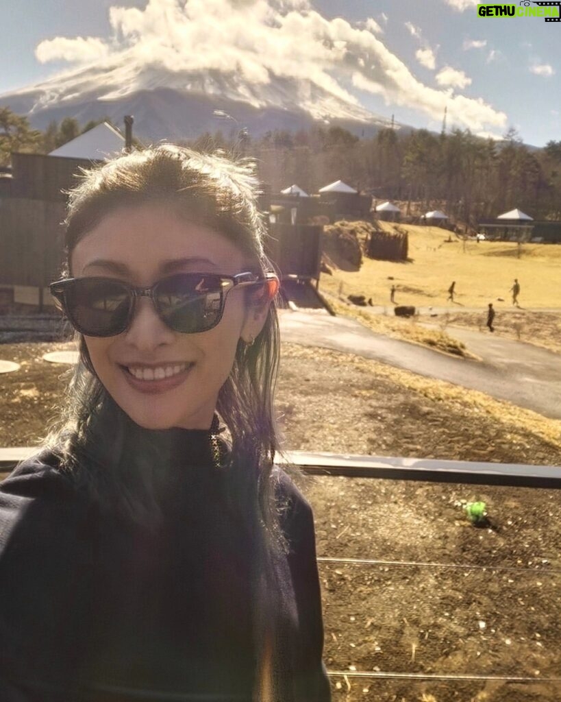 Yu Yamada Instagram - 少し前ですが。 @thesensefuji に行ってきました！ 凄い素敵なお部屋にサウナ！ めちゃくちゃゆっくりさせてもらいました❗ ご飯も美味しいし、スタッフの皆さんの丁寧な対応、お部屋もすごーく綺麗だし、皆満足✨ 目の前の富士山のパワーを沢山もらって 家族の事もお仕事もより頑張れそうです！ それにしても富士山がとても綺麗だった！ #パワーチャージ #thesensefuji