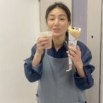 Yuka Itaya Instagram - 同じスタジオに居た人。 野球部の監督の奥さん？ 差し入れでクレープがあったのよ！って わざわざ持ってきてくれた。 それを、パクつく平安の人。 ごっつあんです。 元気もろたー