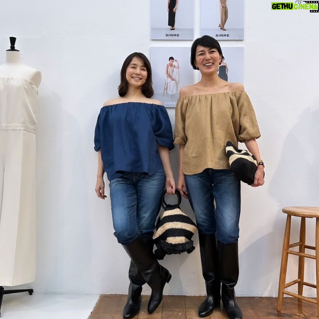 Yuka Itaya Instagram - 展示会初日、ゆり子　@yuriyuri1003 登場！ 久しぶりにゆっくりと、お喋りしながら たくさんSINME の服を着てくれた。 作る側にとって、展示会は独特の緊張感があるけど 新しい洋服たちが、着る人によって生き生きしだすと 本当に嬉しい。 そのワクワクは、アドレナリンが、どびゅーです。 ロングブーツも似合ってた。 冬にたくさん履いてね。