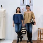 Yuka Itaya Instagram – 展示会初日、ゆり子　@yuriyuri1003 登場！
久しぶりにゆっくりと、お喋りしながら
たくさんSINME の服を着てくれた。
作る側にとって、展示会は独特の緊張感があるけど
新しい洋服たちが、着る人によって生き生きしだすと
本当に嬉しい。
そのワクワクは、アドレナリンが、どびゅーです。
ロングブーツも似合ってた。
冬にたくさん履いてね。