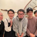 Yuka Itaya Instagram - 今日、いよいよ最終回です。 @blackfamilia_ytvdrama 数ヶ月、大事に大事に想い続けた作品が 旅立ってしまう。感無量ってこのことかな。 たくさんのスタッフさんたちに支えて頂きました。 出演者のみなさんにも、感謝しかありません。 そして、観てくださった方々がいたからこそ みんなで頑張れたんだと思います。 本当にありがとうございました‼️ 寂しいな。 ２枚目はプロデューサー陣みなで一葉のホクロをつけた写真。 なんだかよくわからないけど、愛しいです。 あ！最終回、すっごい展開が待ってるから！ 最後まで見逃さないでね！