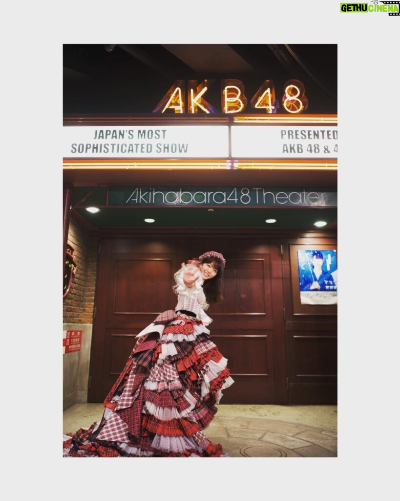 Yuko Oshima Instagram - 一夜明けて... みぃちゃん卒業おめでとう㊗️🌸 15年5ヶ月という長い時間を AKBのメンバーとして走り抜けたみぃちゃんを尊敬しています 楽しいこと、苦いこと、 いろいろあったと思うけど 全て、今後の自分への糧になるんじゃないかな 妹のようなかわいいかわいいみぃちゃん ますます素敵な未来が待ち受けていますように...✨✨✨ みんな、みぃちゃんの応援よろしくお願いします！！ 🍀みぃちゃんにとっておきの写真送ってって送ってもらったら、劇場の入り口が映ってる一枚があり、懐かしくていろいろ込み上げた🥺🍀
