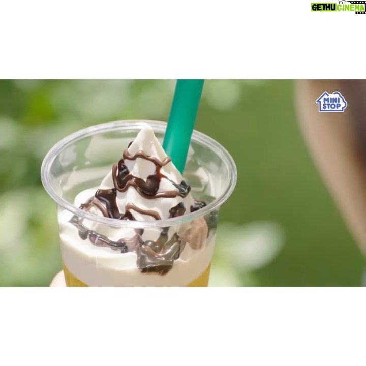 Yuko Oshima Instagram - 本日から 🍌グルクル飲むチョコバナナ🍌編スタートです！ ミニストップのソフトクリームが 美味しいのはみんな知っての通り。 そこにチョコバナナ合わせちゃって ひんやりおいしいのがたまりませんですわ #寄りミニストップ #やみつキッチン