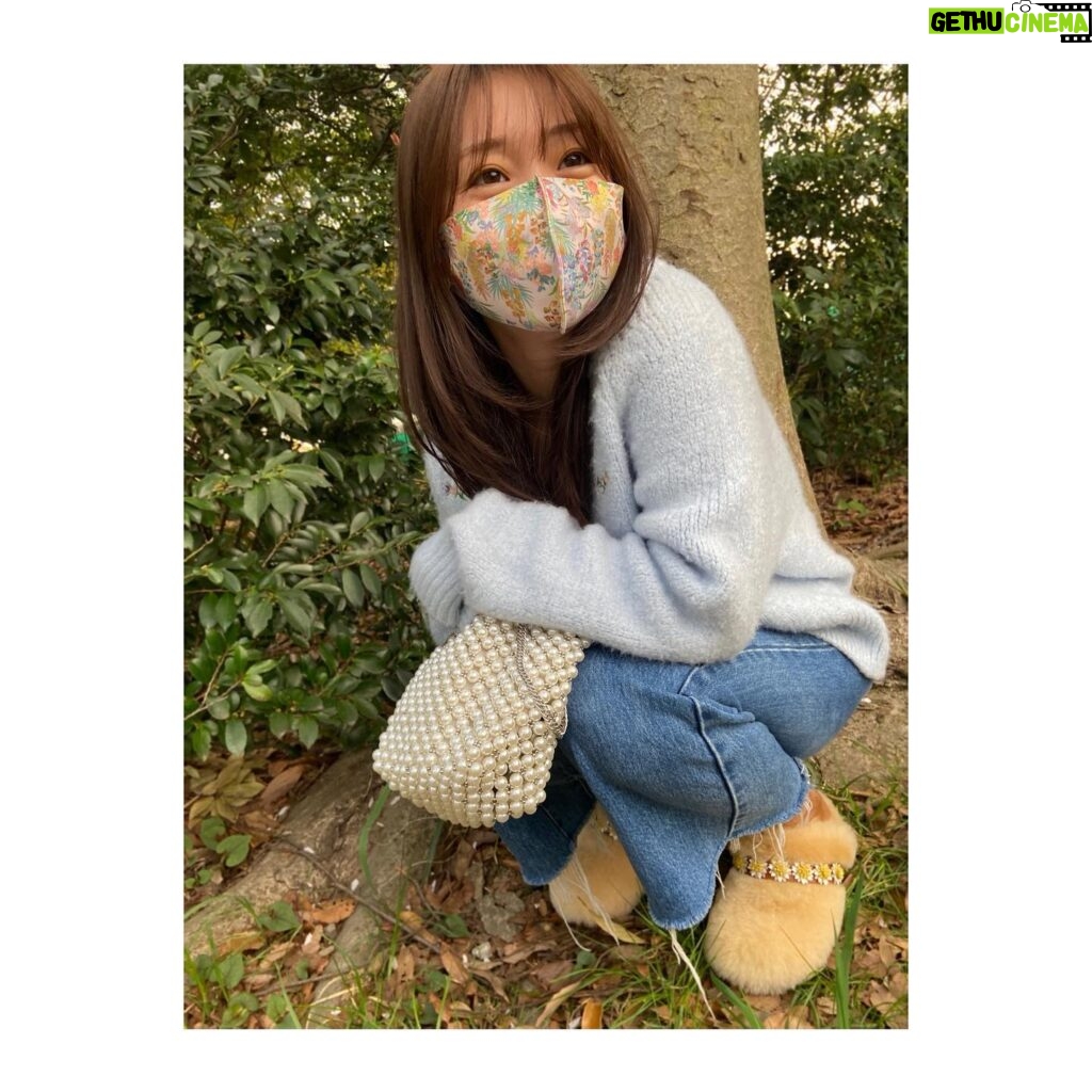 Yuko Oshima Instagram - 2021年4月に入りました💫 今日から新年度🌸 カレンダー使ってね〜🍒 まだ手元にない人は、今月末まで販売してるので、ぜひ 改めて、これからもよろしくお願いします👼🏻👼🏻👼🏻 #ちなみに #二期生 #15周年 #おめでとう #靴が可愛いから見せたい 👡🌼 @fabrizioviti