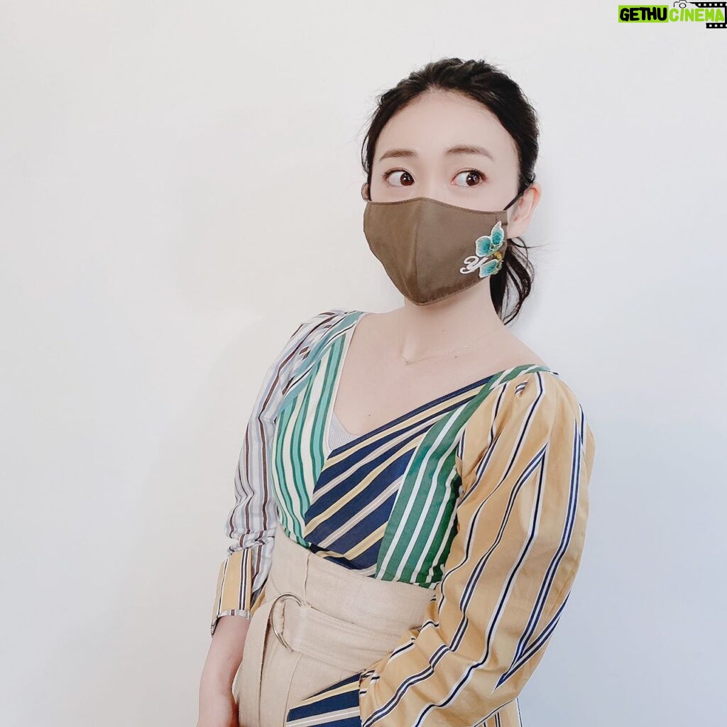 Yuko Oshima Instagram - Culture Room by Asami Kiyokawa at YouTube は ご覧になっていただきましたか?? 明日もまた対談している様子がアップされるようなのでお楽しみに💟 3月ぐらいに撮影をさせていただき その時にこのマスクをプレゼントしていただきました😳🎁 あーちゃんの手作り✨ この日の服にまさかのマッチ📍 そして、さすが、仕事が早い インスタライブも計画してますので待っててね〜 #cultureroom #清川あさみ