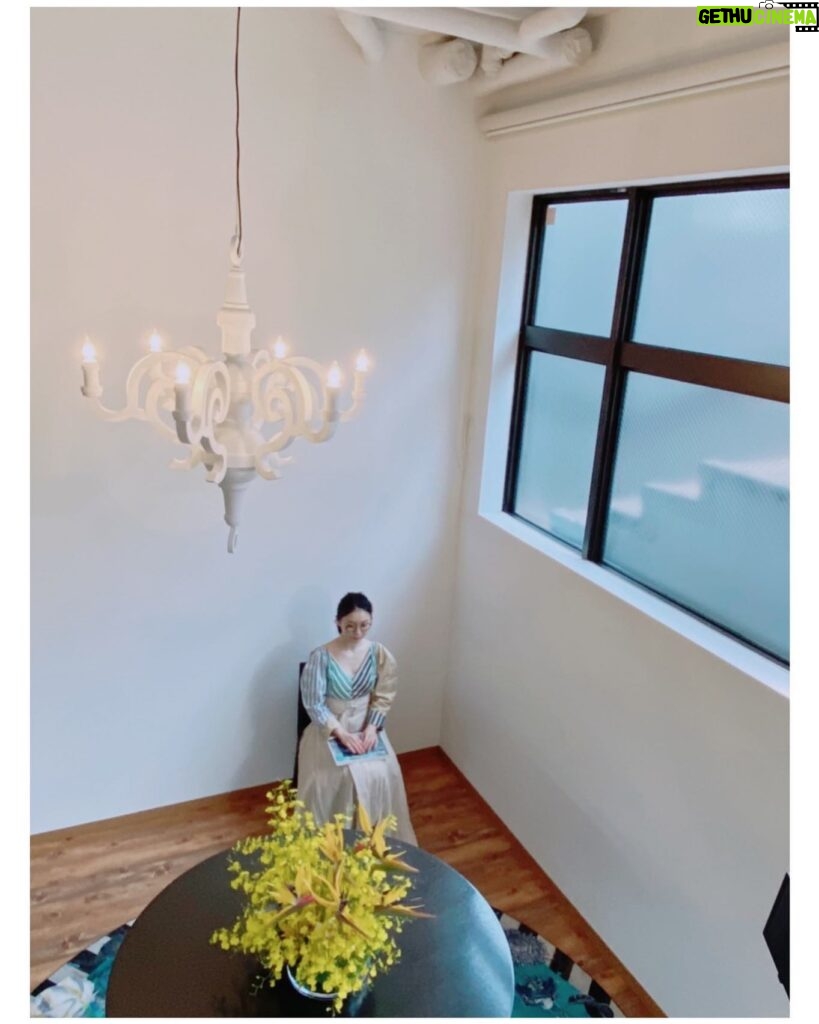Yuko Oshima Instagram - Youtubeの清川あさみ-culture room- にて絵本の朗読をさせていただきました 『幸せな王子』 著: オスカー•ワイルド え: 清川あさみ @asami_kiyokawa 訳: 金原瑞人 お子様のおやすみの時間に一緒にどうぞ💟 I read a picture book of Asami Kiyokawa on YouTube📙Culture Room by Asami Kiyokawa📙 『The Happy Prince』by Oscar Wild Picture by Asami Kiyokawa Plz check it with your kid at sleeping time😉💫 #cultureroom