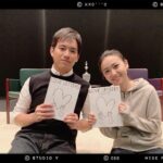 Yuko Oshima Instagram – 本日は新国立劇場にて
PARCO劇場「LOVE LETTERS」
で三浦貴大さんと
朗読劇をやらせていただきました！！ 一組の男女が織りなす
手紙で綴った二人の人生

8歳〜55歳まで
書き続けたラヴレターたちが
二人の生活や、想い、関係を表し
手紙によって繋がっている

とても切なく愛しいお話で
最後は自然と涙してしまいました

初めての朗読劇
すっっっごく緊張したけど
とても楽しかったです！！ やっぱり芝居とも舞台とも違うものなんだな〜と。

またできたらいいなっっっ

#LOVELETTERS
#parco劇場
#朗読劇
#三浦貴大