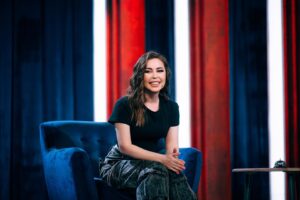 Yulia Mikhalkova-Matyukhina Instagram - Получила новый уникальный опыт на телеканале СТС. Под бурные аплодисменты зрителей и мои фирменные уральские шутки я управляла движениями людей, принимала на работу сотрудников, внушала мысли телеведущим. 

И всё это я делала в качестве гостьи первого выпуска нового сезона Шоу «Импровизаторы».

Смотрите на меня сегодня - 29 марта. 
В 23-00 на телеканале СТС.
Будет феерично!