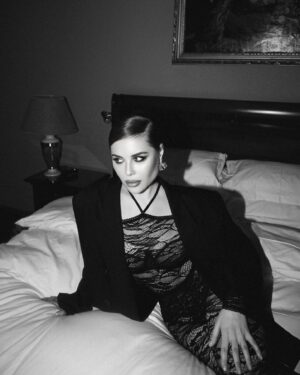 Yulia Mikhalkova-Matyukhina Instagram - Какая фотография самая красивая? 1..2..7?🖤