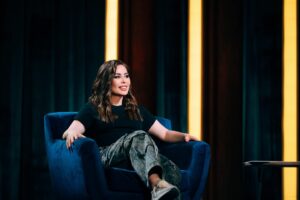 Yulia Mikhalkova-Matyukhina Instagram - Получила новый уникальный опыт на телеканале СТС. Под бурные аплодисменты зрителей и мои фирменные уральские шутки я управляла движениями людей, принимала на работу сотрудников, внушала мысли телеведущим. 

И всё это я делала в качестве гостьи первого выпуска нового сезона Шоу «Импровизаторы».

Смотрите на меня сегодня - 29 марта. 
В 23-00 на телеканале СТС.
Будет феерично!