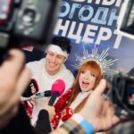 Yuliya Savicheva Instagram - Какой же классный новогодний дуэт состоялся у нас с @xabibkaa 🔥 Мы были в роли Деда Мороза и Снегурочки с нашей любимой детской песней из «ну погоди»! Смотрите на НТВ в новогоднюю ночь 🎄