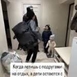 Yuliya Solomonova Instagram - Шашлыки такие жирные, Я хотела бы куриные. Ах, вы годы мои дивные, Давние, неповторимые. . Мой мужик горилкой тешится, Брат двоюродный - с гармошкою, А свекровь всё время чешется, Вся покусанная мошками. . Я сижу вполне нормальная На бревне с ногами голыми, Я - натура аморальная, С аморальными приколами. . Я сижу в коротких шортиках, А свекровь - в кальсонах плюшевых, Вся расчесана до чёртиков, А я ни разу не укушена. . У свекрови приступ паники, Чешется мангальной вилкою, Остальная часть компании Обезболена горилкою. . Я сижу такая строгая, Как звезда на красном вымпеле, Мошкара меня не трогает, Кровь мою до них всю выпили. . У меня - прилив гармонии, Позитивной энергетики, Звуки братовой гармоники И сухарики в пакетике. . Догрызу свои сухарики И пойду доить коровушку... . Догадались ли комарики, Кто же выпил мою кровушку? . #солаМонова 16 мая жду на концерте в Белграде. Ссылка на билеты - в шапке профиля.