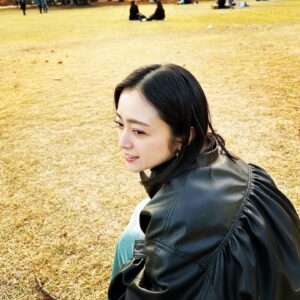Yumi Adachi Instagram - 💛💛💛
寒いからもう帰ろうよ〜。
と、息子にお願いしてる図。