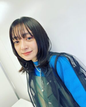 Yumi Adachi Instagram - 💙💚💙
前髪ひさしぶり過ぎて、
ヘアセットに戸惑う🥴
