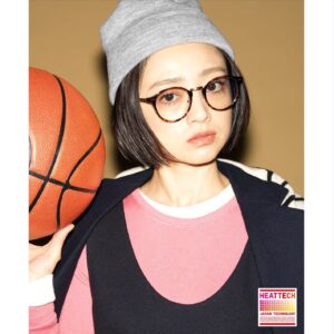 Yumi Adachi Instagram - ❤️❤️🤍
newヒートテック
#ユニクロ#見せる極暖
@uniqlo_jp
・
写真の洋服は全部ユニクロだよ🎈