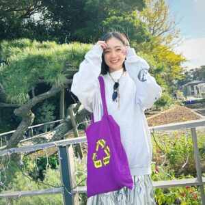 Yumi Adachi Instagram - 💜💜💜
2023年の大晦日。
ほっこり過ごしています✨
みなさま、良いお年をお迎えください。