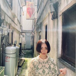 Yumi Adachi Instagram - 🩵🤍🩷
映画『アイスクリームフィーバー』の撮影の時の写真📷
これは去年の夏。それから真冬にも撮影して。
本日、公開初日！
@icecreamfever_m